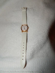 Vintage two womens Guess Watches White Leather Band Gold Tone Round Case - Picture 1 of 4