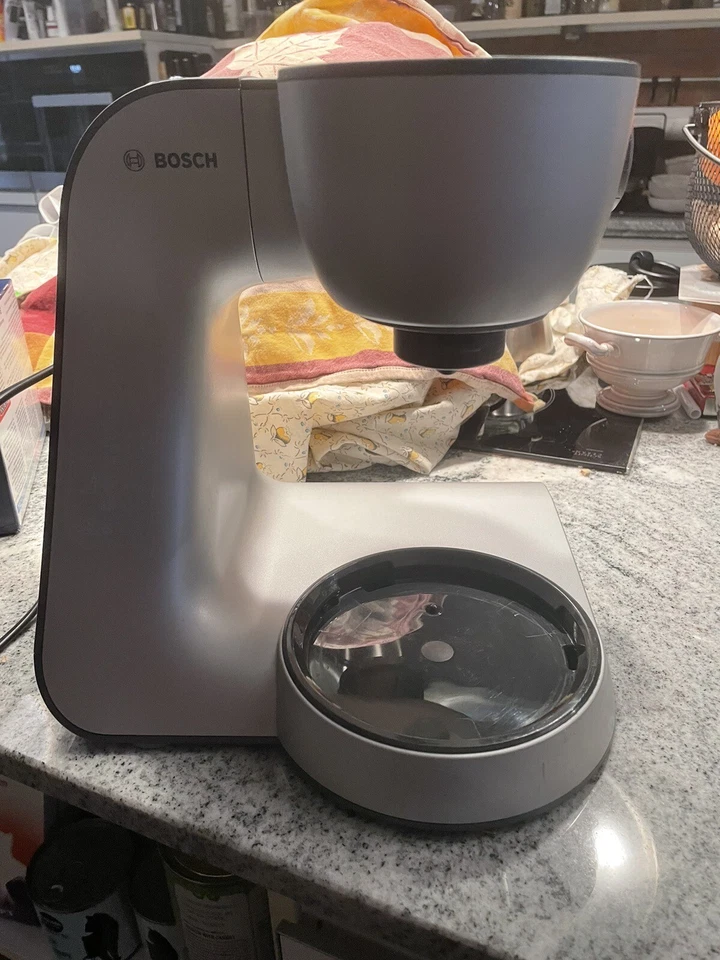 Bosch MUM5 900W 3,9L - Weiß/Silber (MUM56340), Neuwertig - Bild 1 von 4