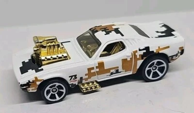 RODGER DODGER 70 2023 Hot Wheels Dream Garage Series Digital Camuflaje Dorado Blanco Foto 1 de 4