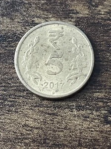 2017 India 5 Rupees Actual Coin TK8398* - Picture 1 of 3