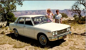 1968 DATSUN LIMOUSINE VINTAGE WERBE POSTKARTE - Bild 1 von 2