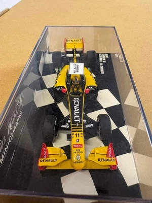 Minichamps 1/43 Renault R30 Robert Kubica 2010 F1 Racing Car Model - Image 1 of 4