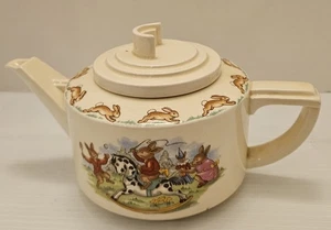 ROYAL DOULTON BUNNYKINS teiera 3,5" forma casinò Walter Hayward Inghilterra VINTAGE - Foto 1 di 10