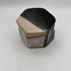Studio Art Pottery Lidded Trinket Box Artist Signed ‘04 Vintage Small Ring Box - Picture 1 of 11