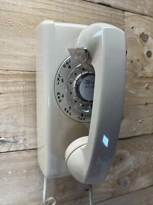 Vintage Western Electric Bell System beige Rotary Wall Phone, with mount - Zdjęcie 1 z 16