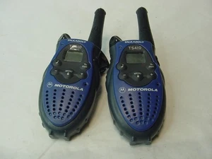 MOTOROLA TALKABOUT T5410 WALKIE TALKIE TWO WAY RADIOS w/ BATTERIES - NO CHARGER - Picture 1 of 4