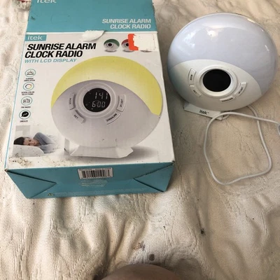 itek sunrise alarm clock radio with LCD display - Image 1 of 2