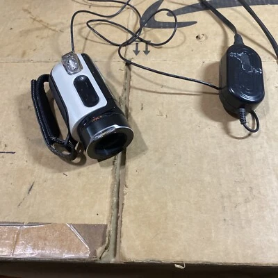 Samsung HMX-H100N / XAA Full HD Camcorder - Image 1 of 4