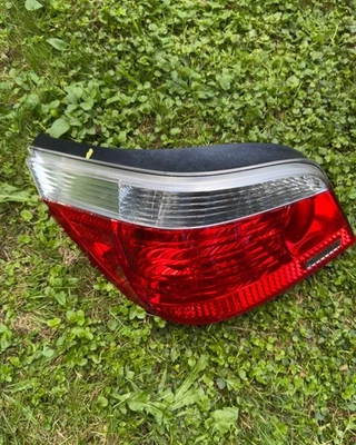 Оригинальный левый задний фонарь для BMW 528i 535i 550i M5 2004–2007 годов выпуска б/у от оригинального производителя - Изображение 1 из 4