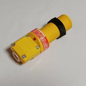 Turck BC-10-P30SR-FDZ3X 20-250VAC 20-230VDC 3-500mA Proximity Switch - Picture 1 of 6