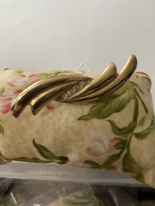 Grandmas Estate Vintage Heavy Goldplate Brooch Pillow - Picture 1 of 2