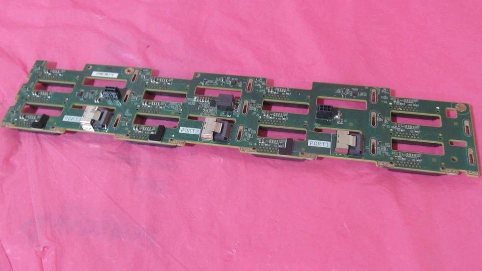777284-001 Hewlett-Packard SAS/SATA backplane board - For the front 12-bay large - Image 1 of 1