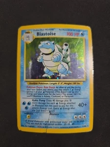 Blastoise 002/102 Base Set Holo DMG - Picture 1 of 13