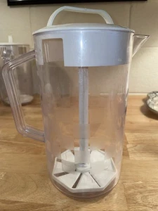 VTG The Pampered Chef Quick Stir 2 QT Mixing Pitcher Checkered Pattern - USA - Picture 1 of 4