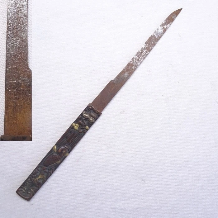 P0108a: Espada pequeña japonesa KOZUKA cobre antiguo real con hoja y relieve de carpa Foto 1 de 4