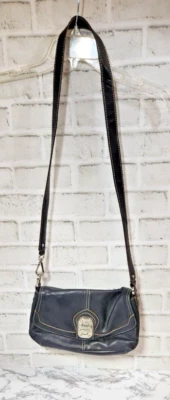 Cartera de cuero negra forro estampado leopardo Sophia Caperelli muy buen estado Foto 1 de 4