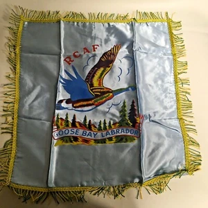 RCAF Goose Bay Labrador Sweetheart Souvenir Fransen Satin Kissenhülle blau - Bild 1 von 2