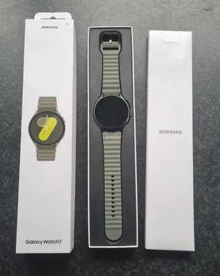 Samsung Galaxy Watch7 44mm – LTE + Wi-Fi + GPS – Olive Green - Image 1 of 4