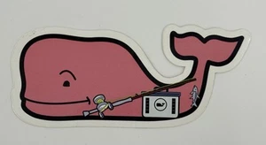 Vineyard Vines Angelrute & blau-weißer Kühler auf rosa Wal Aufkleber Abziehbild neu - Bild 1 von 3