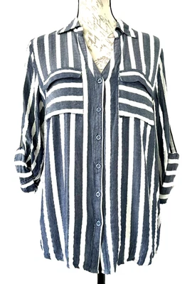 Blusa para mujer NEW YORK & COMPANY azul cambray blanco plateado rayón M Foto 1 de 4