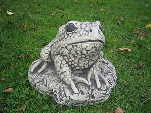 Large Toad Stone Garden Ornament - Picture 1 of 5