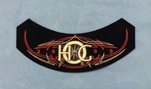 Parche Rocker 2009 del grupo de dueños Harley Davidson totalmente nuevo stock antiguo - Imagen 1 de 3