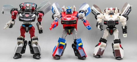 Transformers Classics Universe Prowl, Smokescreen, Silverstreak Complete Cover