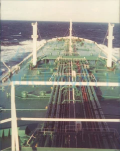 Foto 1978 BP Tanker Co cubierta de barco desde puente 4,2x3,4" - Imagen 1 de 2