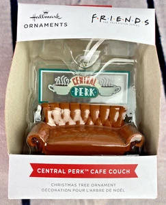 AMICI Decorazione Natalizia Spettacolo TV Il Divano Central Perk Hallmark 2022 (X11) - Foto 1 di 4