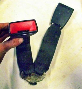 Mercedes Rear Seat Belt Receiver Notched Buckle Center W123 '79-'83 US - Picture 1 of 2