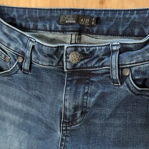 Pantalones de mezclilla Prana para mujer 4x27 cortos azules Sienna ajustados elásticos lavados oscuros - Imagen 1 de 6