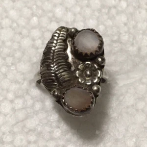 Hermoso anillo de ley artesanal estilo Art Nouveau - ¿2 piedras lunares? Talla 5/5,25 - Imagen 1 de 9
