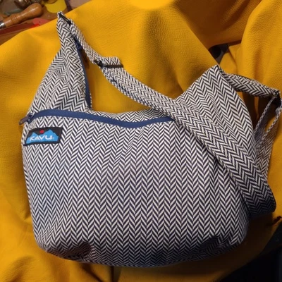 kavu sling bag navy/white herringbone pattern.Many  pockets with adjustable strp - Image 1 of 4