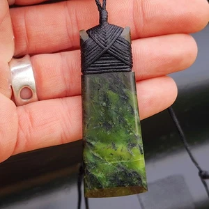 NZ Greenstone Pounamu Toki Pendant Necklace (N282) - Picture 1 of 6