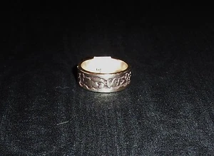 ANILLO DE BANDA DE ASPECTO ""PEPITA"" PLATA ESTERLINA HECHO EN EE. UU. - LA MAYORÍA DE LAS TALLAS 5 - 9 DISPONIBLES - Imagen 1 de 9