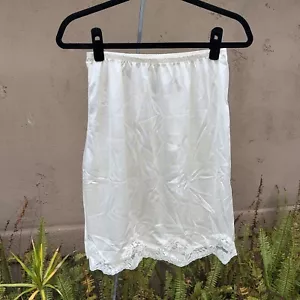 VINTAGE 1980S JC PENNEY BODY LITES AVORIO CON PIZZO MEZZO SLIP USA TAGLIA MEDIA *** - Foto 1 di 6