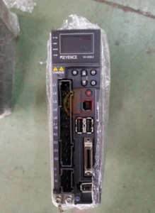 ONE Used SV-020L2 KEYENCE servo drive - Picture 1 of 3