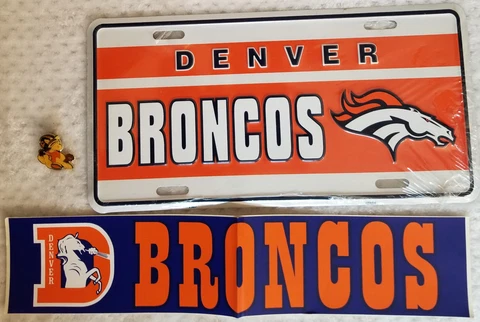 Denver Broncos Grab Bag: vanity license plate, bumper sticker, Huddles pin EX Cover