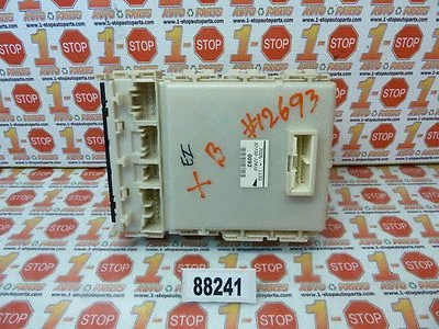 2008-2011 08 09 10 11 SCION XB caja de fusibles interior bloque de conexiones 82730-12410 OEM Foto 1 de 4