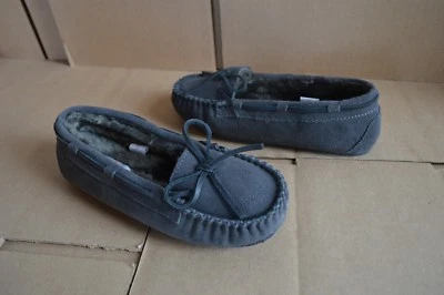 Mocasines planos grises de gamuza para niñas jóvenes Minnetonka Lily nuevos sin caja Foto 1 de 4