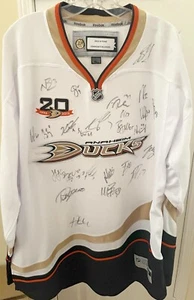 2013-14 Anaheim Ducks team signed jersey (Ryan Getzlaf Cory Perry Teemu Selanne) - Picture 1 of 2