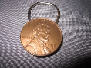 Vintage LINCOLN PENNY Save Your PENNIES At WELLINGTON BANK KEYCHAIN - Picture 1 of 8