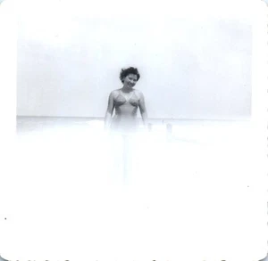 Bathing Beauty Swimsuit Model Overexposed Pinup VTG Photo c.1951 Florida Beach - Picture 1 of 2