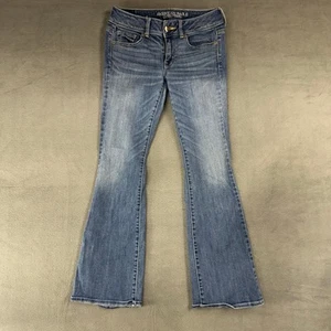 Pantalones de mezclilla acampanados American Eagle Outfitters para mujer 4 CORTOS lavado oscuro - Imagen 1 de 10