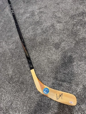 Palo de hockey autógrafo firmado por QUINN HUGHES Vancouver Canucks certificado de autenticidad PSA Foto 1 de 2