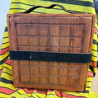 Juego de mesa artesanal Tak azulejos de madera piezas de piedra caja de juego portátil Foto 1 de 4