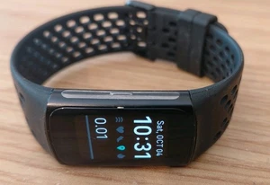 Fitbit Charge 6 Activity Tracker in Black inc Extra  New Strap. - Picture 1 of 6
