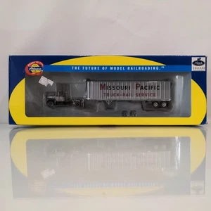 HO Athearn 70986 Missouri Pacific Mack B Traktor & 40’ Ext. Postanhänger LKW - Bild 1 von 5