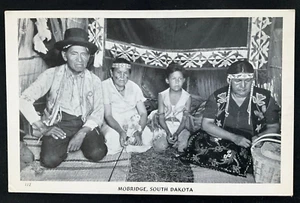 Indianerfamilie, Mobridge, South Dakota (1930er) - Vintage RPPC Postkarte RAR - Bild 1 von 2