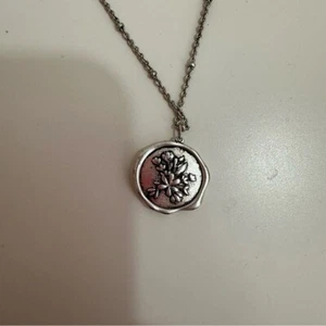 Floral Silver Pendant Necklace - Picture 1 of 4